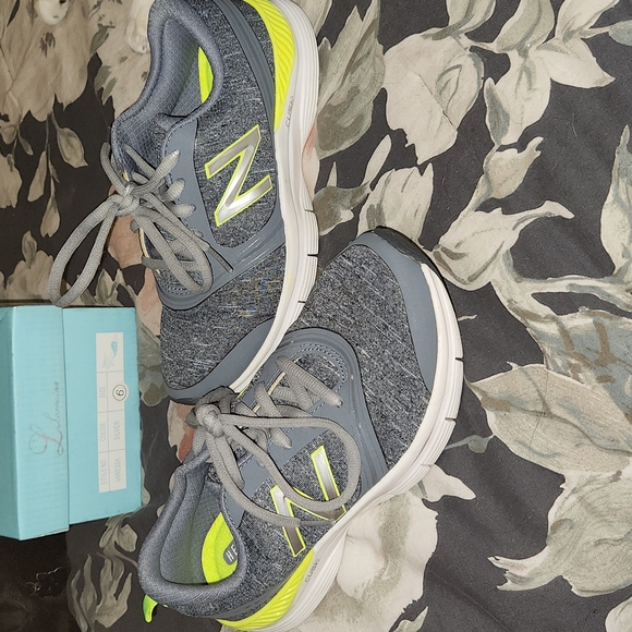 Heathered Gray New Balance 711 Training Sneakers - Picture 6 of 6